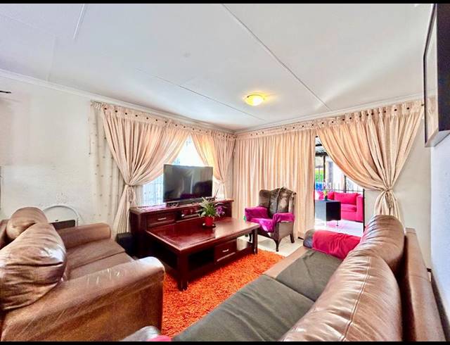 3 BEDROOM HOUSE FOR SALE IN HEATHERVIEW
